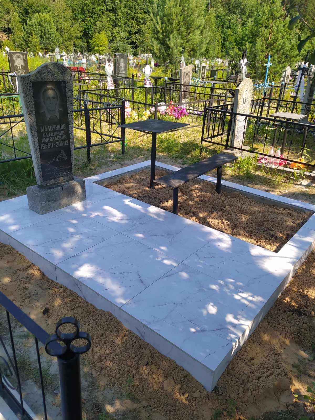 памятник на могилу из мрамора